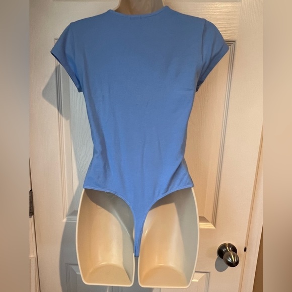 MONROW Thong V Neck Bodysuit Blue Size Small Minimalist Comfy Stretchy NWT - Picture 2 of 6